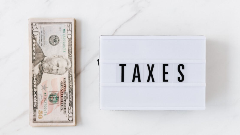 Payer ses vacances avec sa société : est-ce autorisé ?