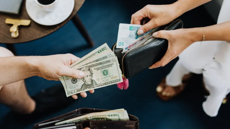 Comment négocier son salaire lors d’un premier CDI en sortie d’école ?
