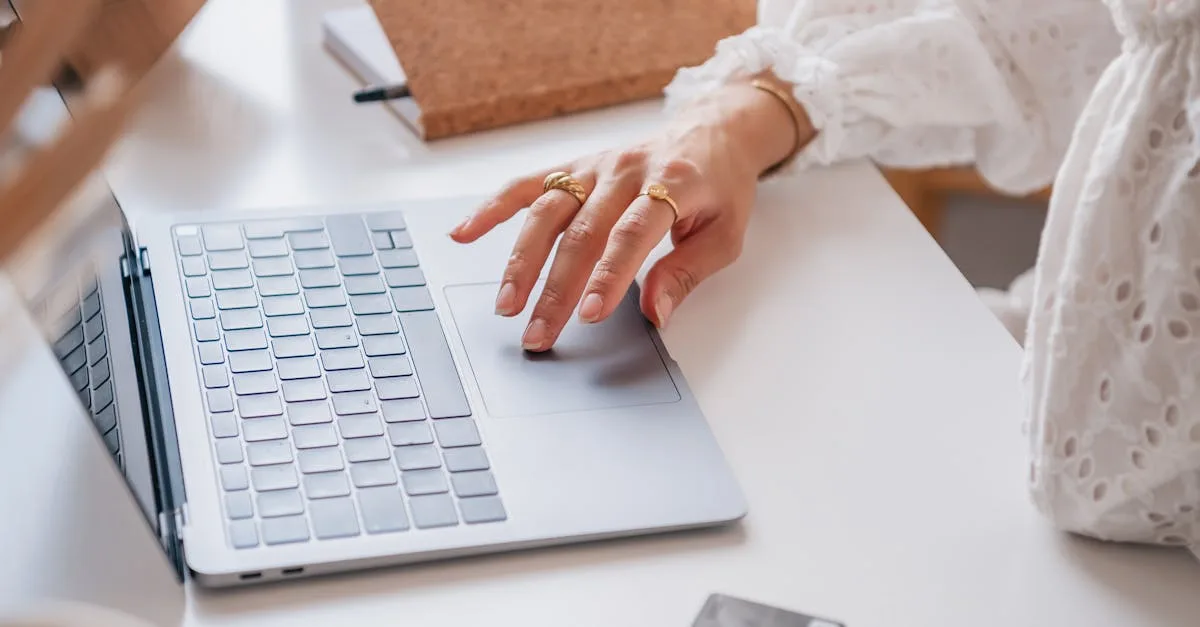 découvrez les dernières tendances de la mode féminine, des vêtements élégants aux accessoires incontournables pour sublimer votre style au quotidien.