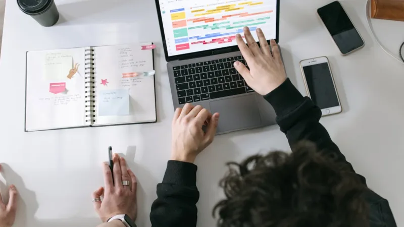 Mozhazavizopn ltd : peut-on vérifier l’existence légale et le statut financier de cette société ?