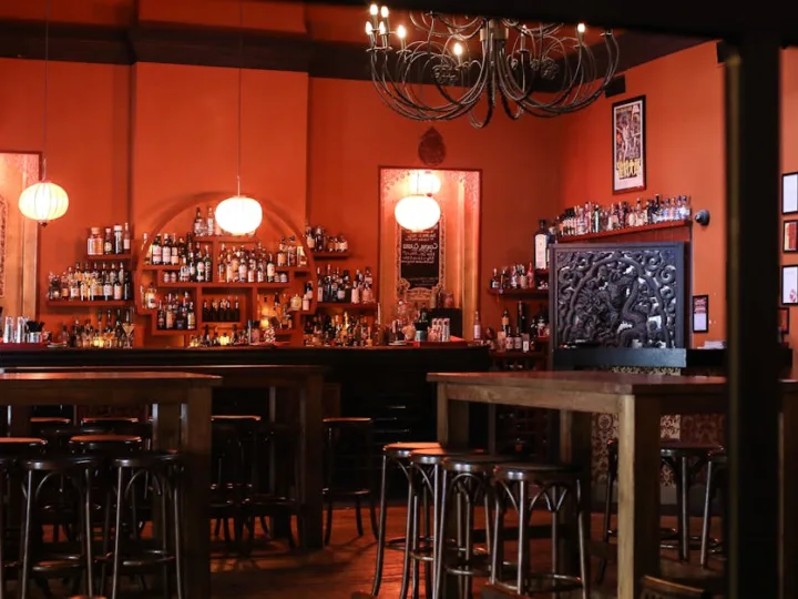 Découvrez Les Triplettes de Belleville : Bar et Restaurant Authentique à Paris 20