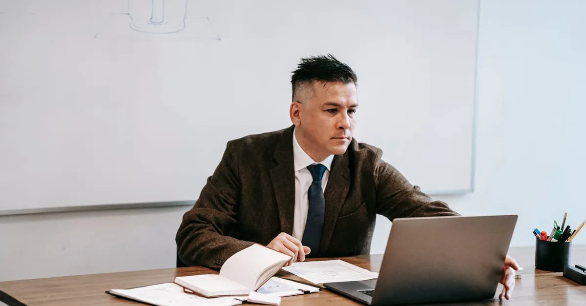 accédez facilement au portail enseignant pour gérer vos cours, ressources et communications.