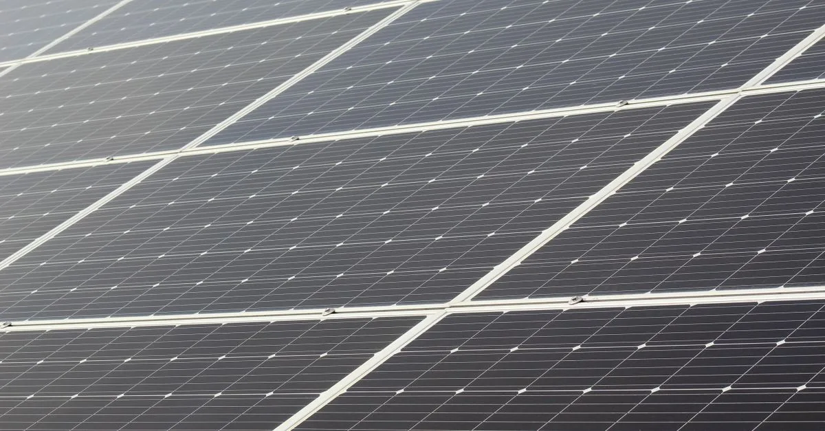 découvrez comment choisir les panneaux solaires adaptés à vos besoins pour optimiser votre production d'énergie renouvelable et réduire votre facture d'électricité.