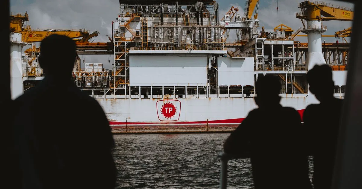découvrez la signification du logo d’hindustan petroleum et son évolution au fil du temps, des couleurs emblématiques à l’identité visuelle de la marque.