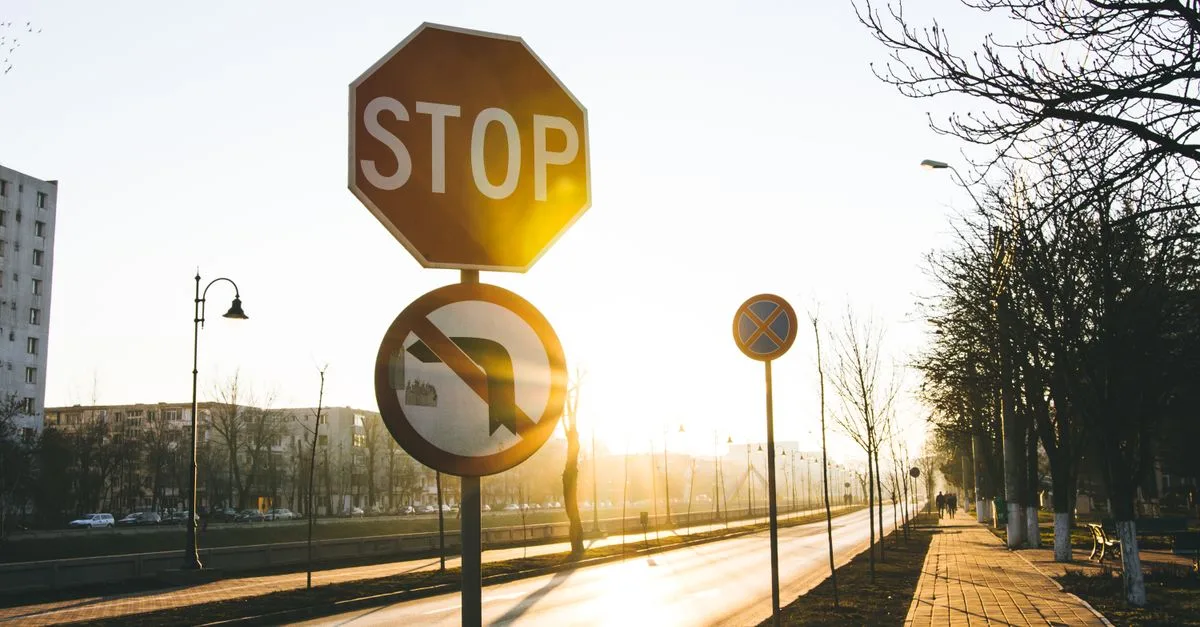 découvrez des campagnes de sensibilisation à la sécurité routière pour prévenir les accidents, adopter les bons réflexes et protéger tous les usagers.
